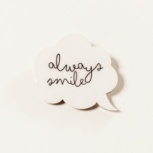 Spilla Linea Words Fumetto Always Smile in legno dipinto a mano e resina