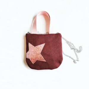 Borsa Mini bag in tela bordeaux con manici in corda, tracolla in alluminio e stella glitter rosa