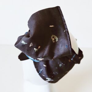 Fascia turbante modellabile in cotone garzato giapponese fondo grigio con micro fantasia botanica