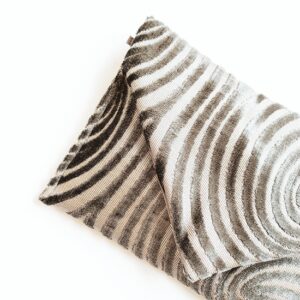 Pochette Lettera in tessuto con inserti di velluto grigio fantasia geometrica